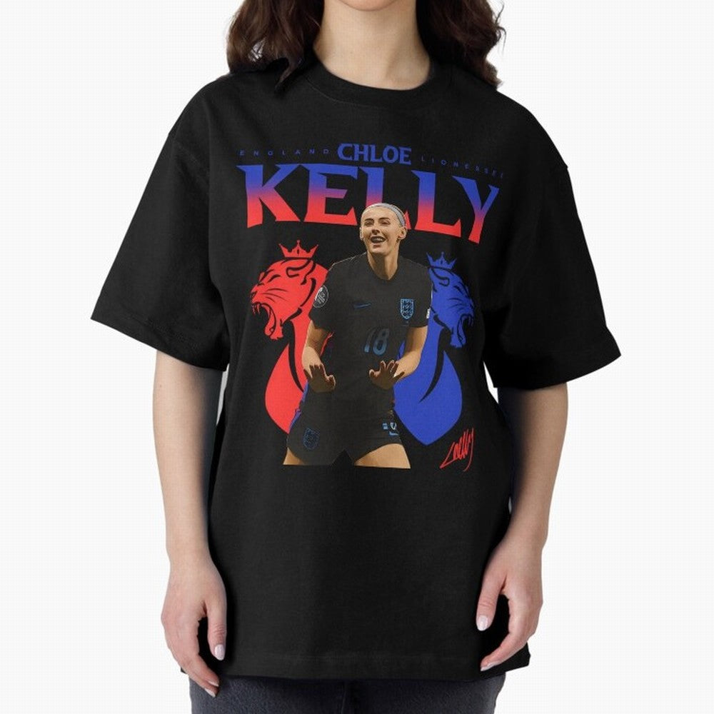 Chloe Kelly Oversized T-Shirt Cheer through Every Moment of FIFA World Cup 2026 USA Canada Mexico Spirit, Highlighting Portugal, Mbappe, Retro Football Energy, Iconic Rivalries, Trophy Chase Drama and Stadium Atmosphere; Made for Collectors Who