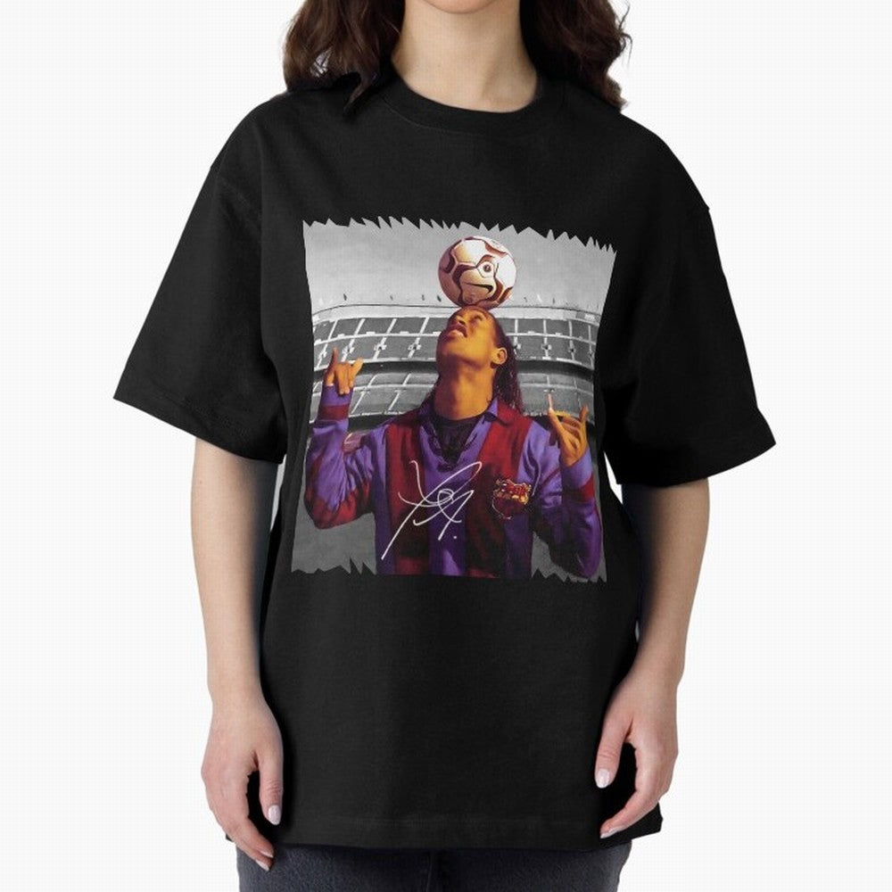 Ronaldinho - vintage Oversized T-Shirt Cheer for FIFA World Cup 2026 Spirit, Highlighting England, Messi, CR7 and Mbappe, Championship Spirit, Famous Goals, Roaring Crowds and International Football Unity; Perfect for Supporters Who Want Bold