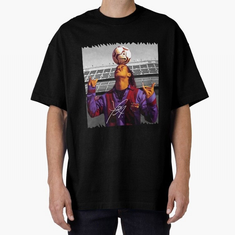 Ronaldinho - vintage Oversized T-Shirt Cheer for FIFA World Cup 2026 Spirit, Highlighting England, Messi, CR7 and Mbappe, Championship Spirit, Famous Goals, Roaring Crowds and International Football Unity; Perfect for Supporters Who Want Bold