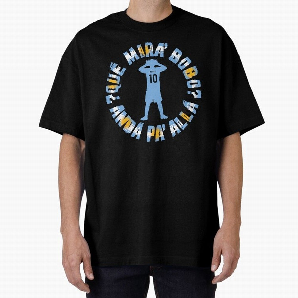Que Mira, Bobo? - Messi Oversized T-Shirt Feel the Heartbeat of FIFA World Cup 2026 Group Stage for Fans of CR7 and Messi and Argentina and Brazil, Bringing Stadium Memories, Football Loyalty, International Chants and Championship Tradition; Ideal