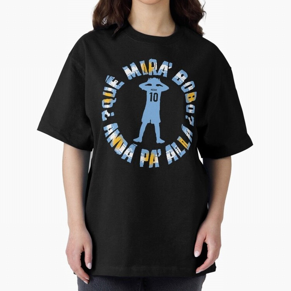 Que Mira, Bobo? - Messi Oversized T-Shirt Feel the Heartbeat of FIFA World Cup 2026 Group Stage for Fans of CR7 and Messi and Argentina and Brazil, Bringing Stadium Memories, Football Loyalty, International Chants and Championship Tradition; Ideal
